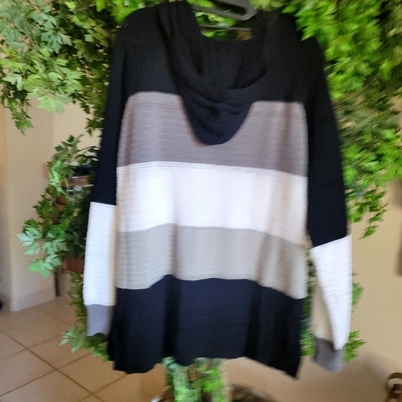 Top - Picture 2 of 4